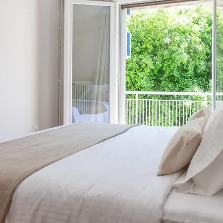 Acropolis Hideaway - Tranquil Retreat In Plaka